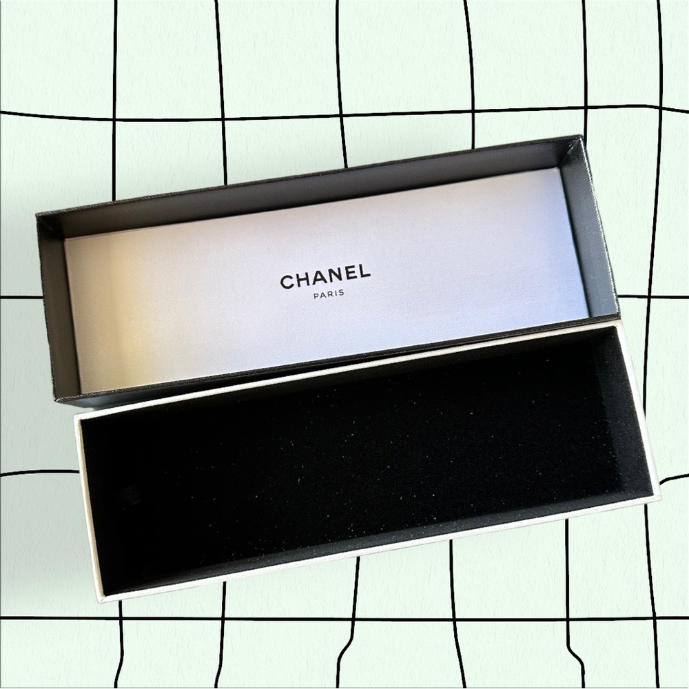 Chanel Box (J) - Picture 7 of 7